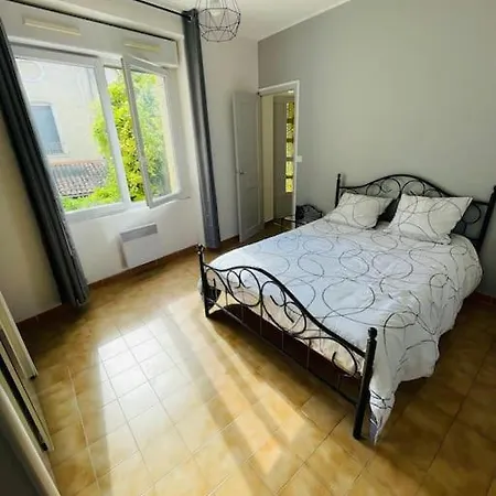 Chez Leo I - T2 Proche Tricastin Apartment *